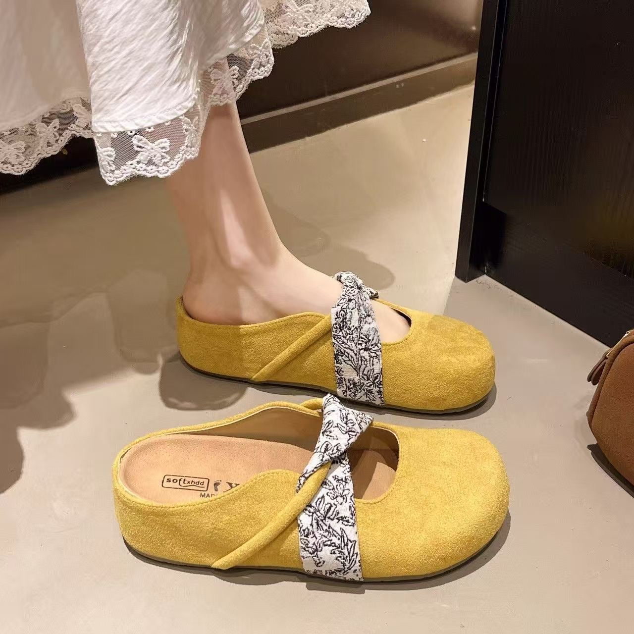 【YUNANEAT】5CM height-increasing Birkenstock-style clogs for women, best-selling French suede Mary Jane half-slippers with a soft sole, in a European style.